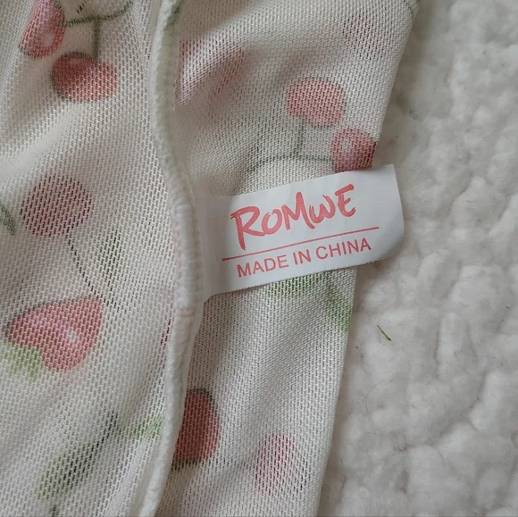 *NWOT* Romwe Women's Large 2-piece Cherry Strawberry Print Pajamas - Picture 9 of 10